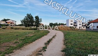 Građevinsko zemlji&scaron;te 940 m2 &ndash; Vrsi *Odlična lokacija* (ID-2602/A)