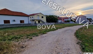 Građevinsko zemlji&scaron;te 940 m2 &ndash; Vrsi *Odlična lokacija* (ID-2602/A)